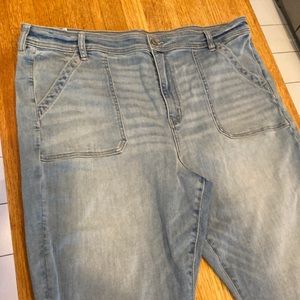 American Eagle Patch pocket size 22 zipper front heans